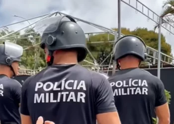 militares, policiais;