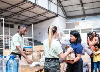 auxílio, suporte, colaboração;