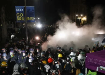 manifestações pacíficas e violentas, ondas de protestos, campus prestigiados, EUA;