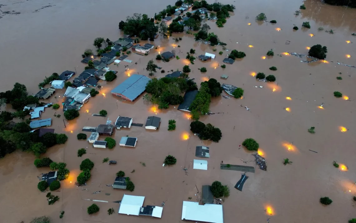 Pluvas, precipitações, fortes;