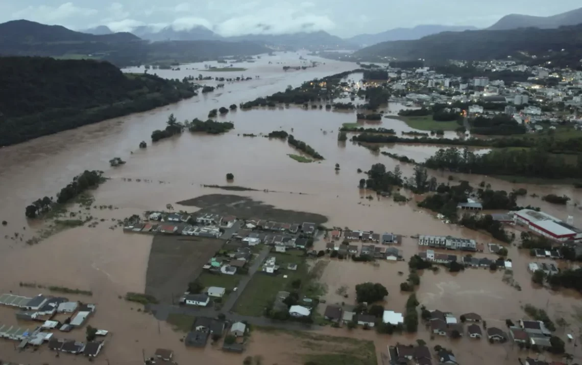 tempestades, precipitações, precipitação, intensa, enchentes;