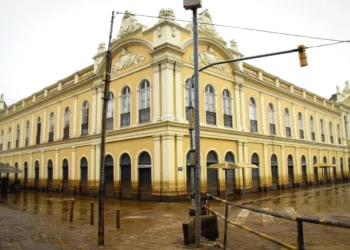 precipitação, tempestade, aguaceiro;