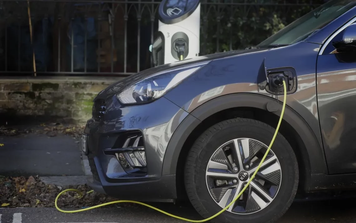 mudança para automóveis elétricos, passagem para veículos elétricos, transição para carros elétricos;