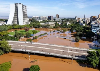 ajuda, apoio, hélpido, contribuição, subvenção, auxilio, benfeitoria, benevolência, caridade, esforço, solidário.