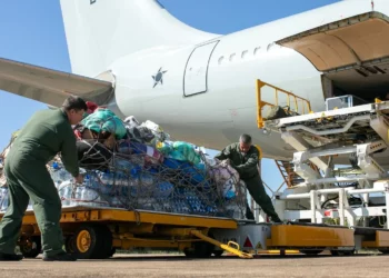 suprimentos, cadeia, transporte, distribuição;