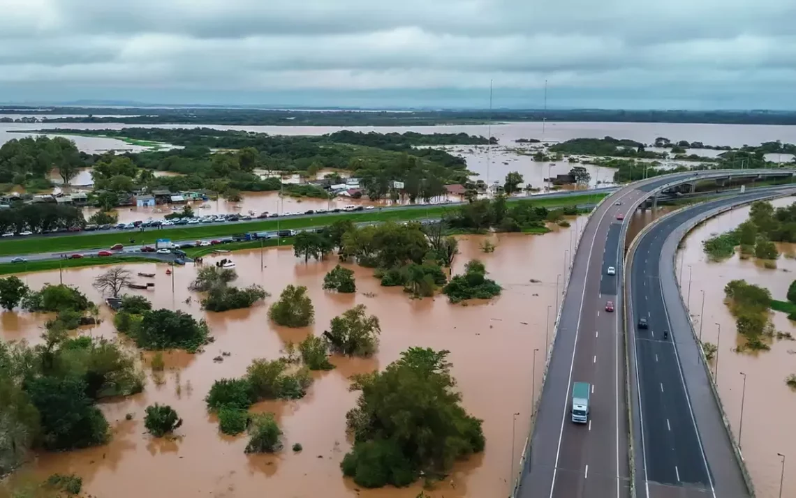 intensas chuvas, tempestade, inundações;