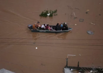 tempestades, inundações, alagamentos, precipitações, cheias, bagagem, fotos, nomes, deslocamento, evacuação, abrigos;