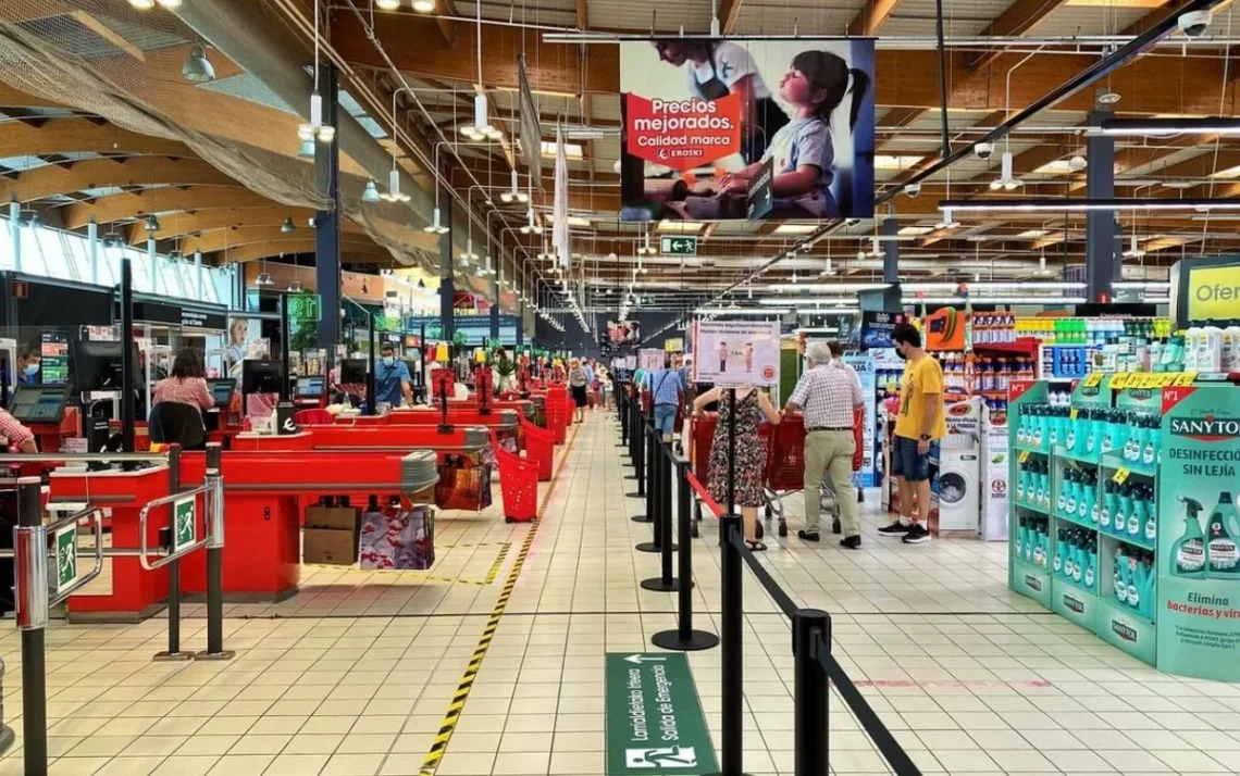 sacolas, mantimentos, alimentos;