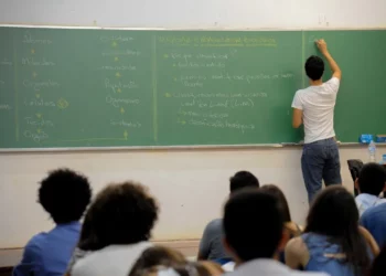 instituições de ensino, estabelecimentos escolares, unidades escolares educacionais;