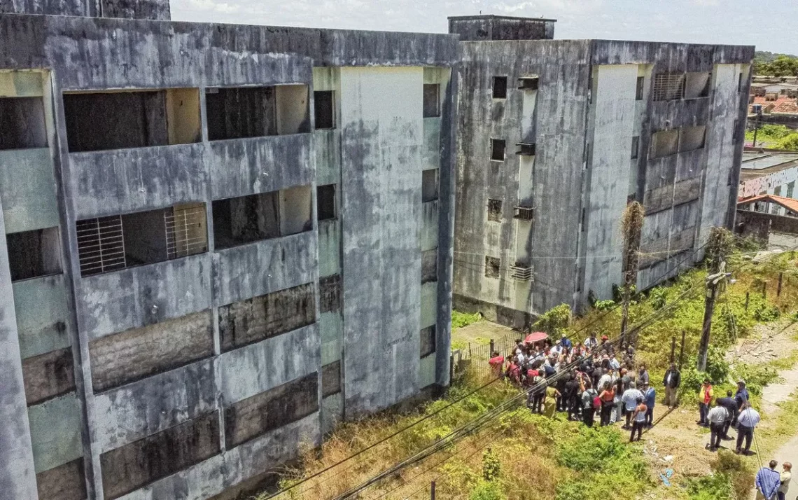 edifícios-caixão, construções-precárias, imóveis-risco;