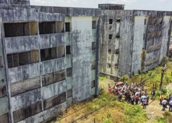 edifícios-caixão, construções-precárias, imóveis-risco;