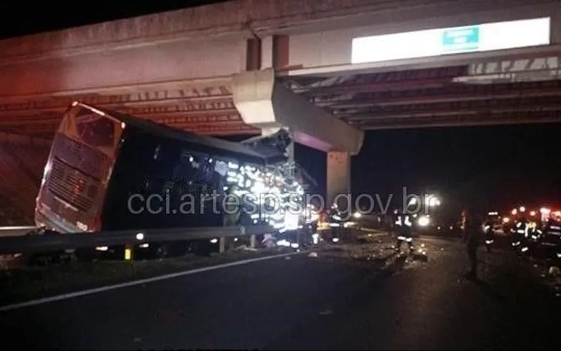 incidente, colisão, desastre;