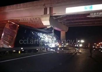 incidente, colisão, desastre;