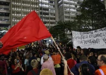 Alunos, Universitários, Manifestantes;